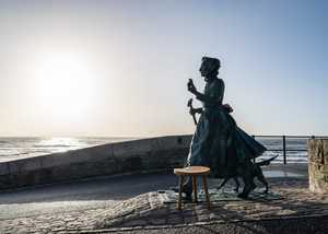 Oak Ammonite garden table