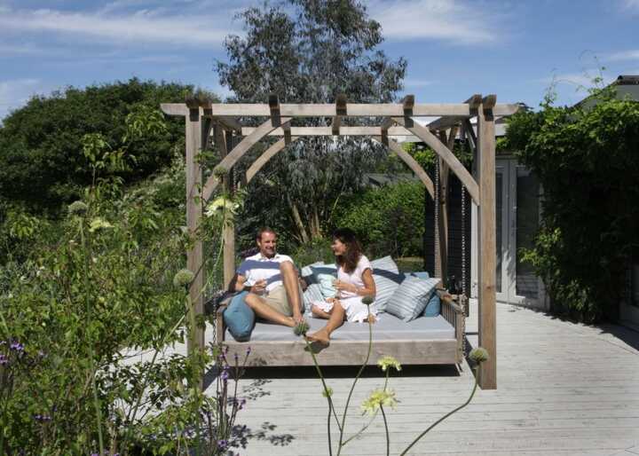 Swinging Day Bed