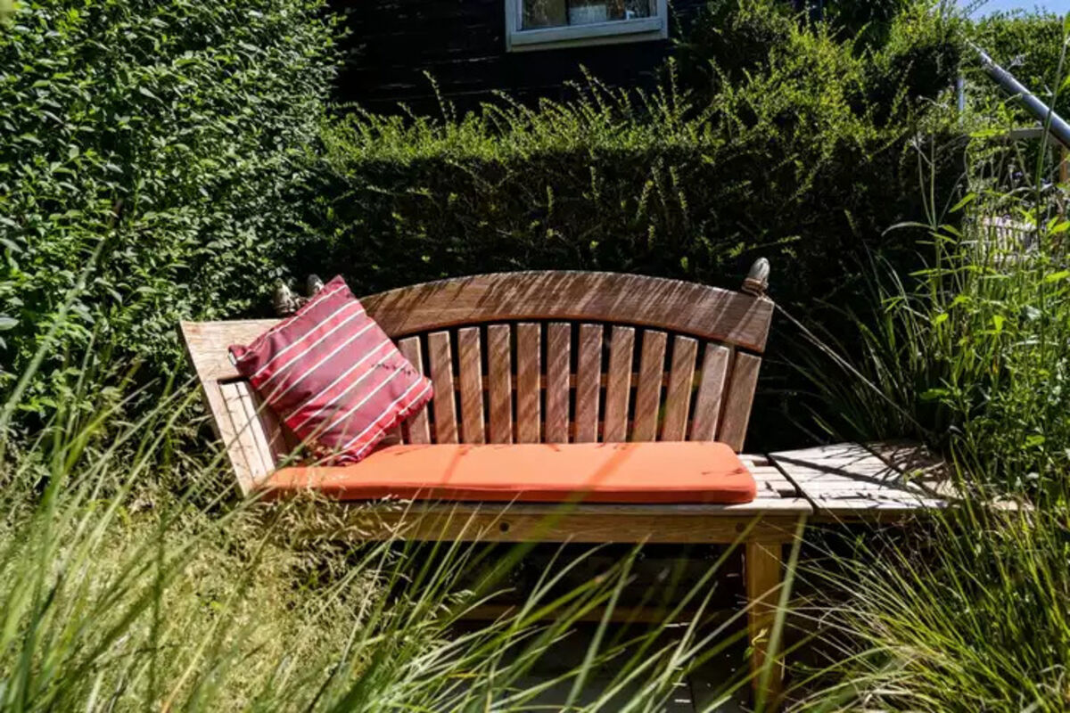 knole-bench-garden.webp