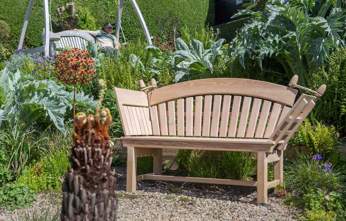 Knowle bench in situ 300 dpi.jpg