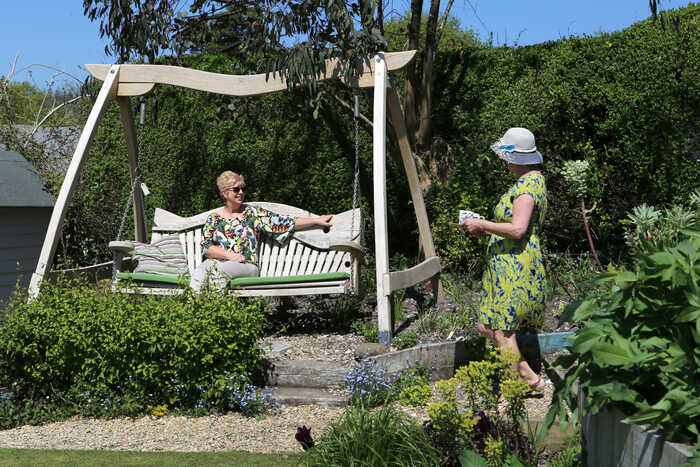 knole garden bench