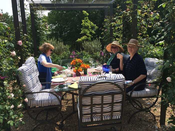Lunch in the garden with friends before the move