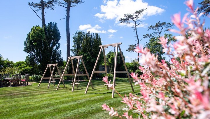 Best Garden Swings for Adults: A Perfect Addition to Your Outdoor Space