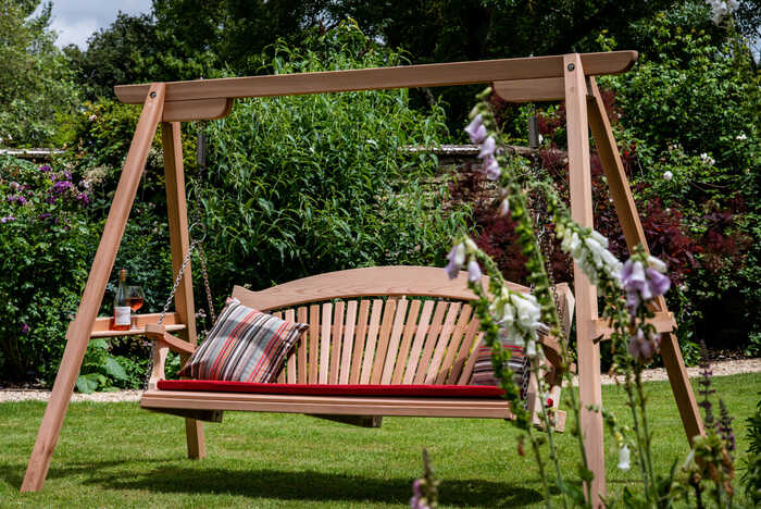 serenity garden swing seat in cedar
