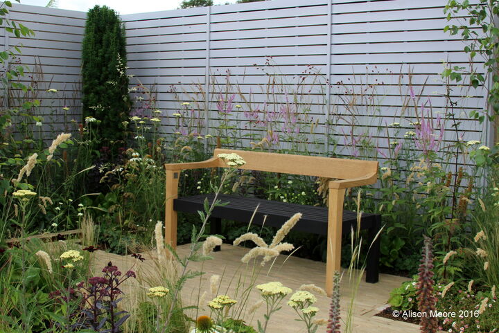Sitting Spiritually Floating Bench at RHS Tatton 4902x3271.JPG