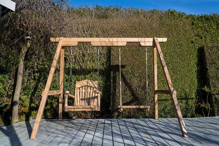 Swing and frame for the garden 