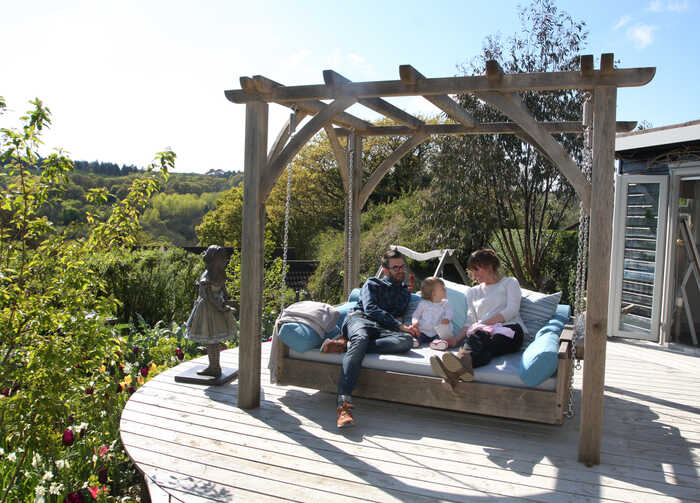 Swinging Day Bed in Oak with Cedar Roof
