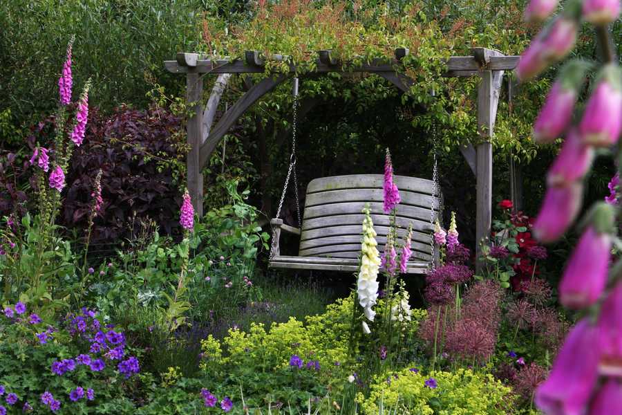 Natural Sun Shade for a Swing Seat
