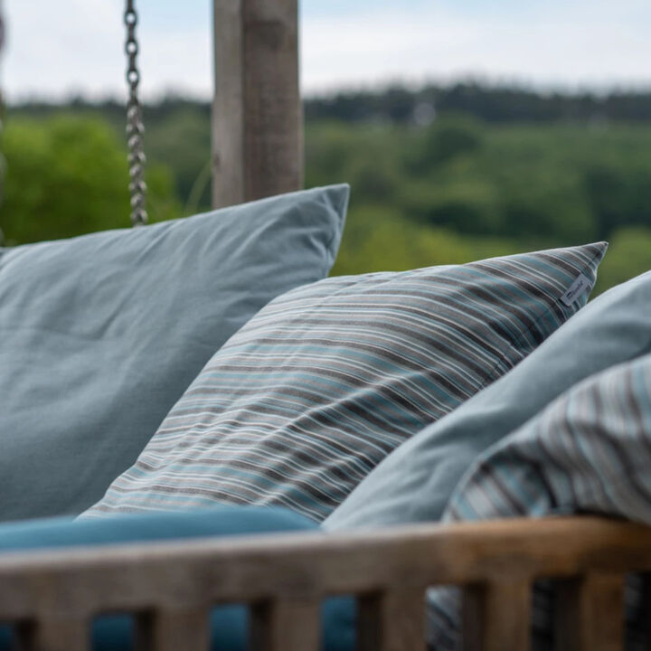 swinging-daybed-cushions.webp