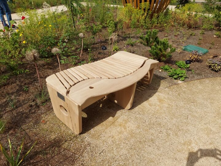Swirl Bench at RHS Wisley.jpg