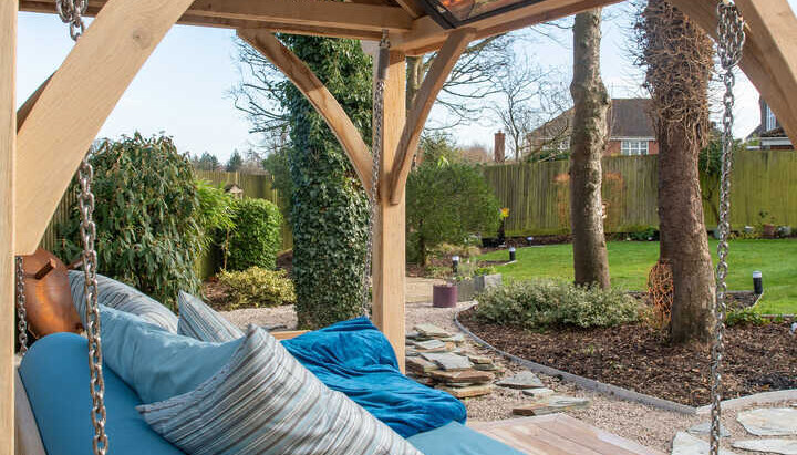 Swinging Day Beds: Add Romance To Your Outdoor Space