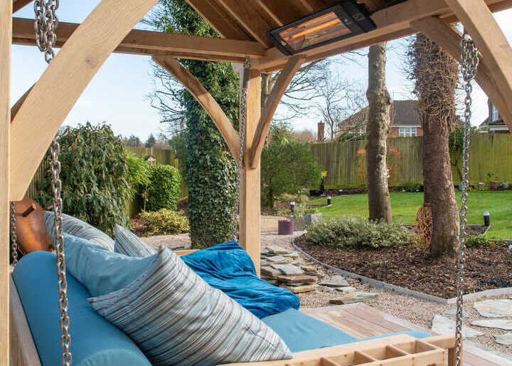Swinging Day Beds: Add Romance To Your Outdoor Space