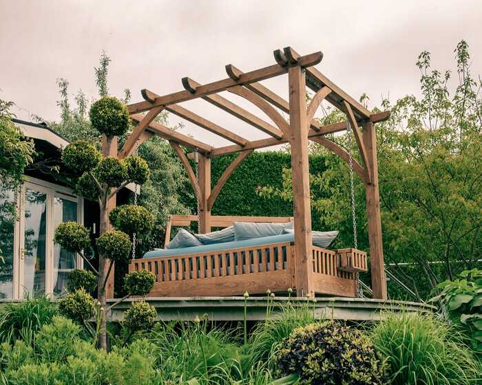 Swinging day bed in Oak