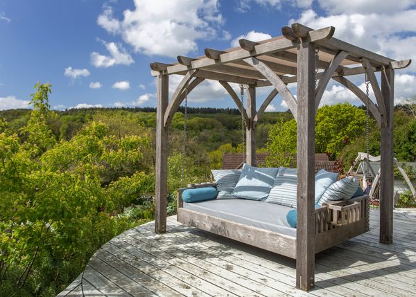 The Swinging Day Bed