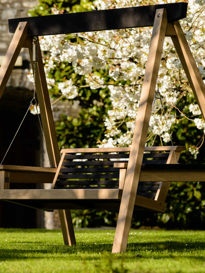 Yakisugi Swingseat 4.jpg
